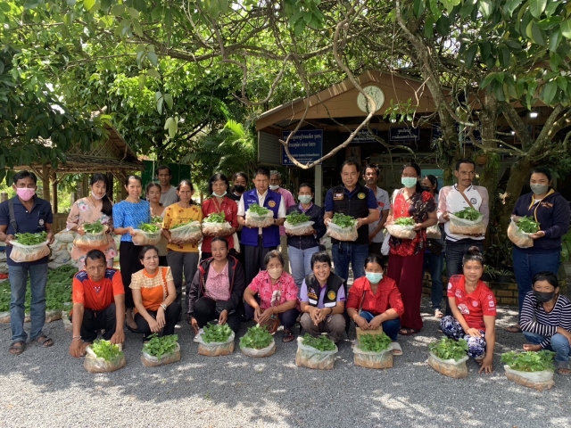 ร่วมกิจกรรมการฝึกอบรมฯ ที่ศูนย์การเรียนรู้ตามหลักปรัชญาเศรษฐกิจพอเพียง