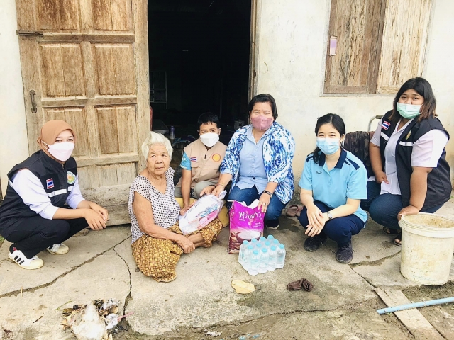 ลงพื้นที่เยี่ยม ให้กำลังใจ และแจกของอุปโภคบริโภคผู้ป่วยติดเตียง ผู้สูงอายุ และผู้ด้อยโอกาสทางสังคม