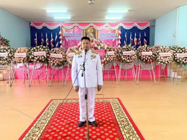 ร่วมพิธีวางพวงมาลาถวายสักการะพระบรมราชานุสาวรีย์พระบาทสมเด็จพระจุลจอมเกล้าเจ้าอยู่หัว (รัชกาลที่ ๕)